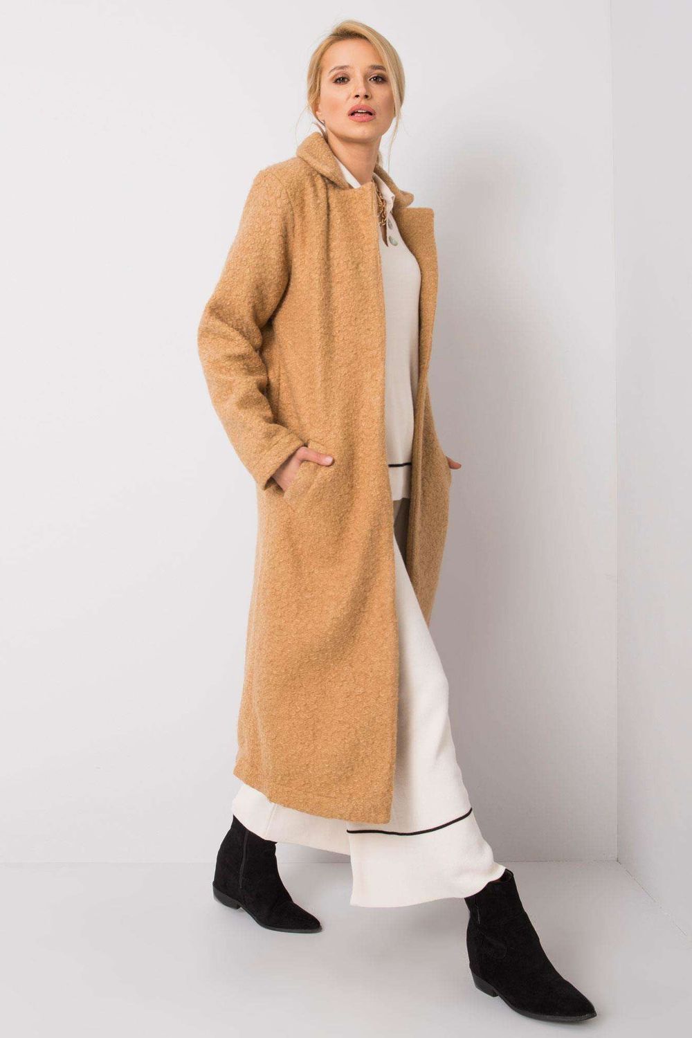 Coat model 172478 Elsy Style Women`s Coats, Jackets