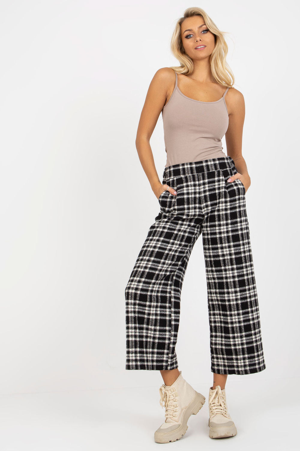 Women trousers model 174997 Elsy Style Pants, Trousers, Shorts